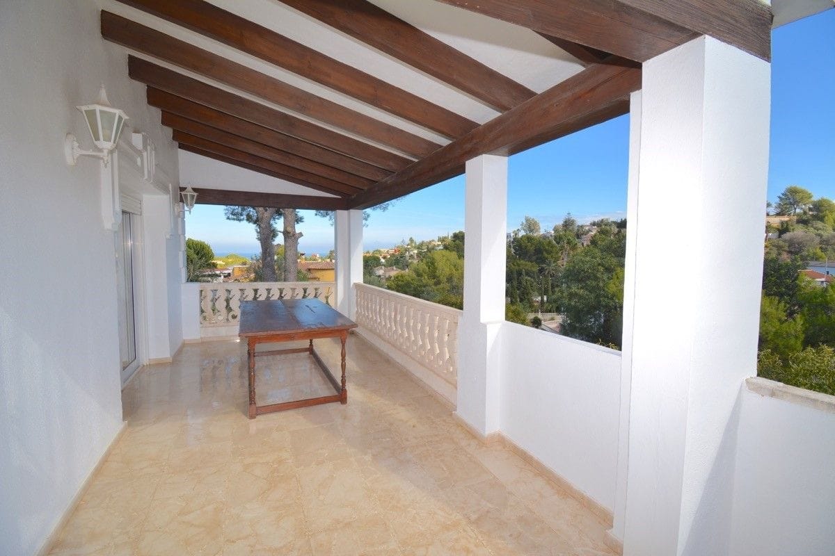 Villa en venta en Denia zona montgo