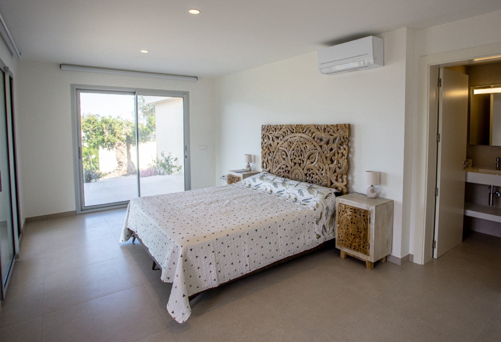 Villa contemporánea de obra nueva en Moraira con vistas panorámicas al mar y alta eficiencia energética