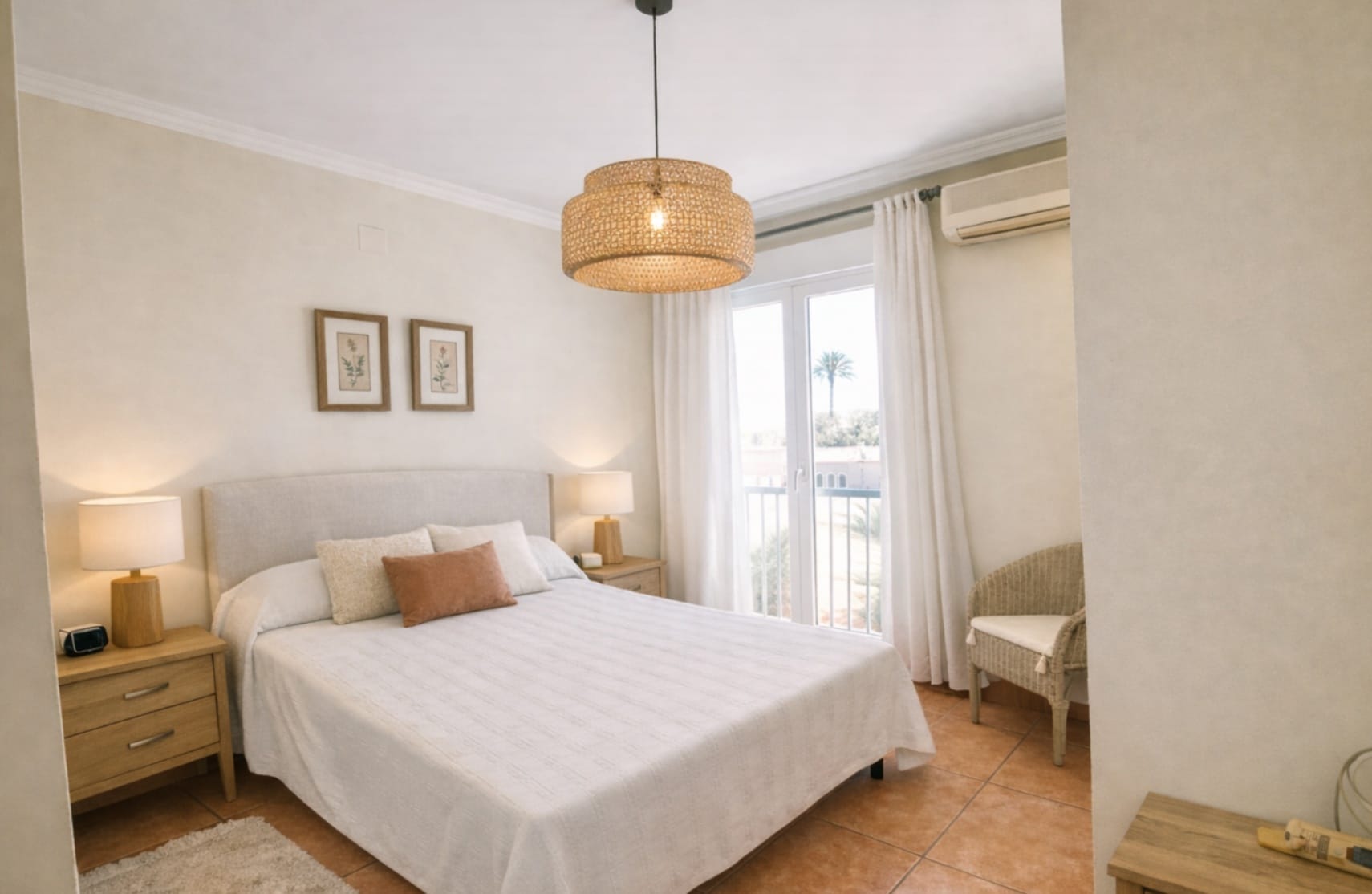 Amplio ático con gran terraza, piscina y excelente ubicación en Dénia (Las Marinas)