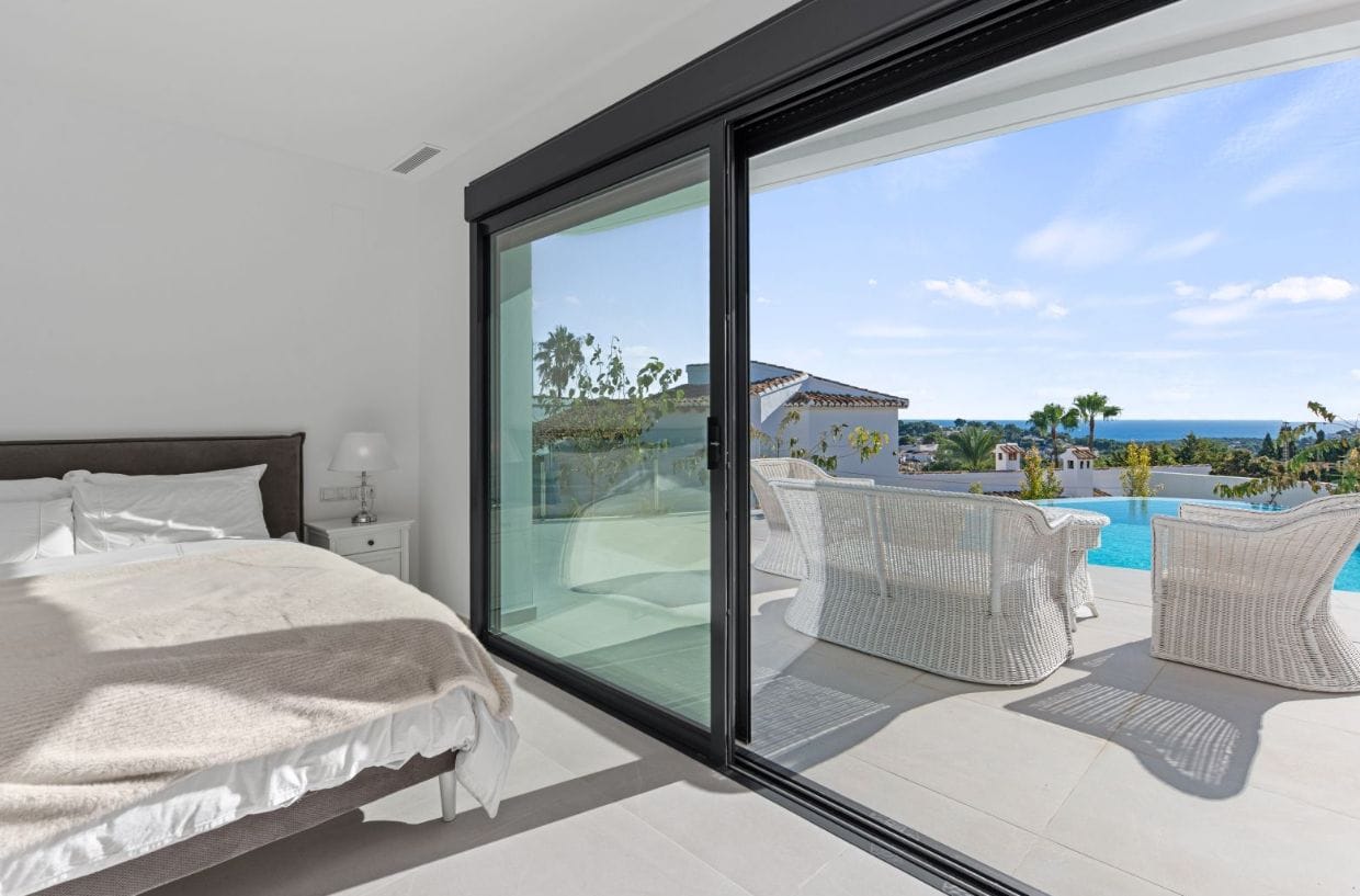 Espectacular villa de nueva construcción con vistas panorámicas al mar en Moraira