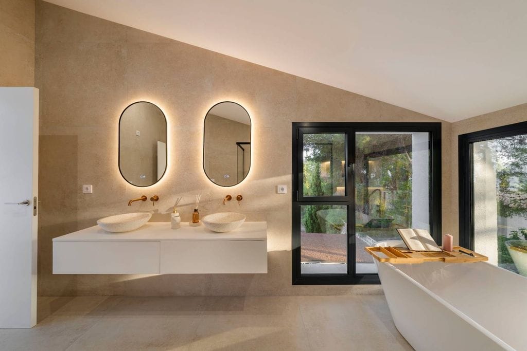 Exclusiva villa de estilo ibicenco en Altea con vistas al mar y piscina privada