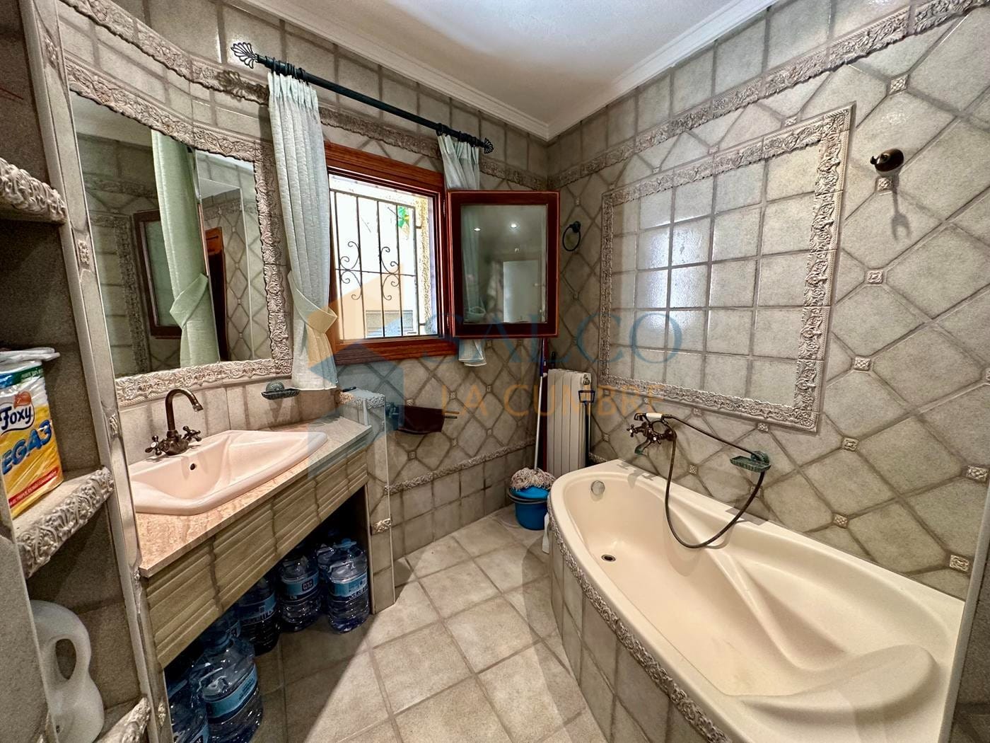 Villa met zwembad, tuin en uitzicht op zee in Cumbre del Sol