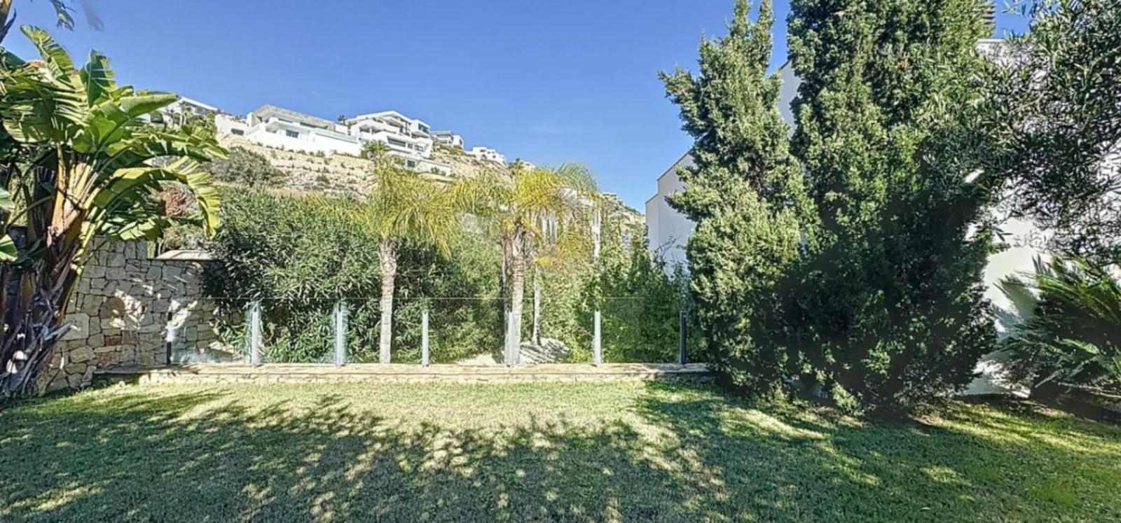 Villa moderna con vistas panorámicas al mar en zona residencial de Moraira