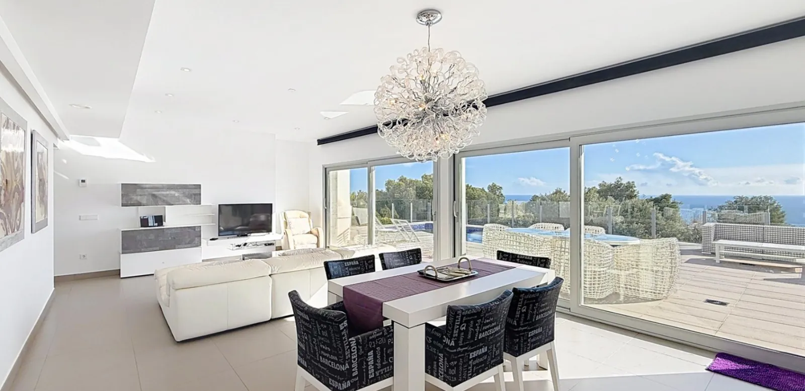 Villa moderna de lujo con vistas panorámicas al mar en zona residencial de Moraira