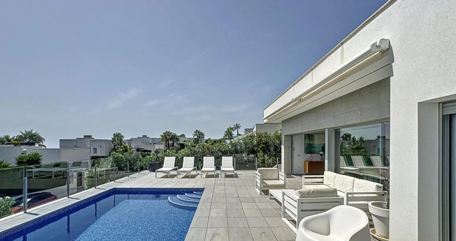 Villa moderna con vistas al mar en zona residencial de Moraira