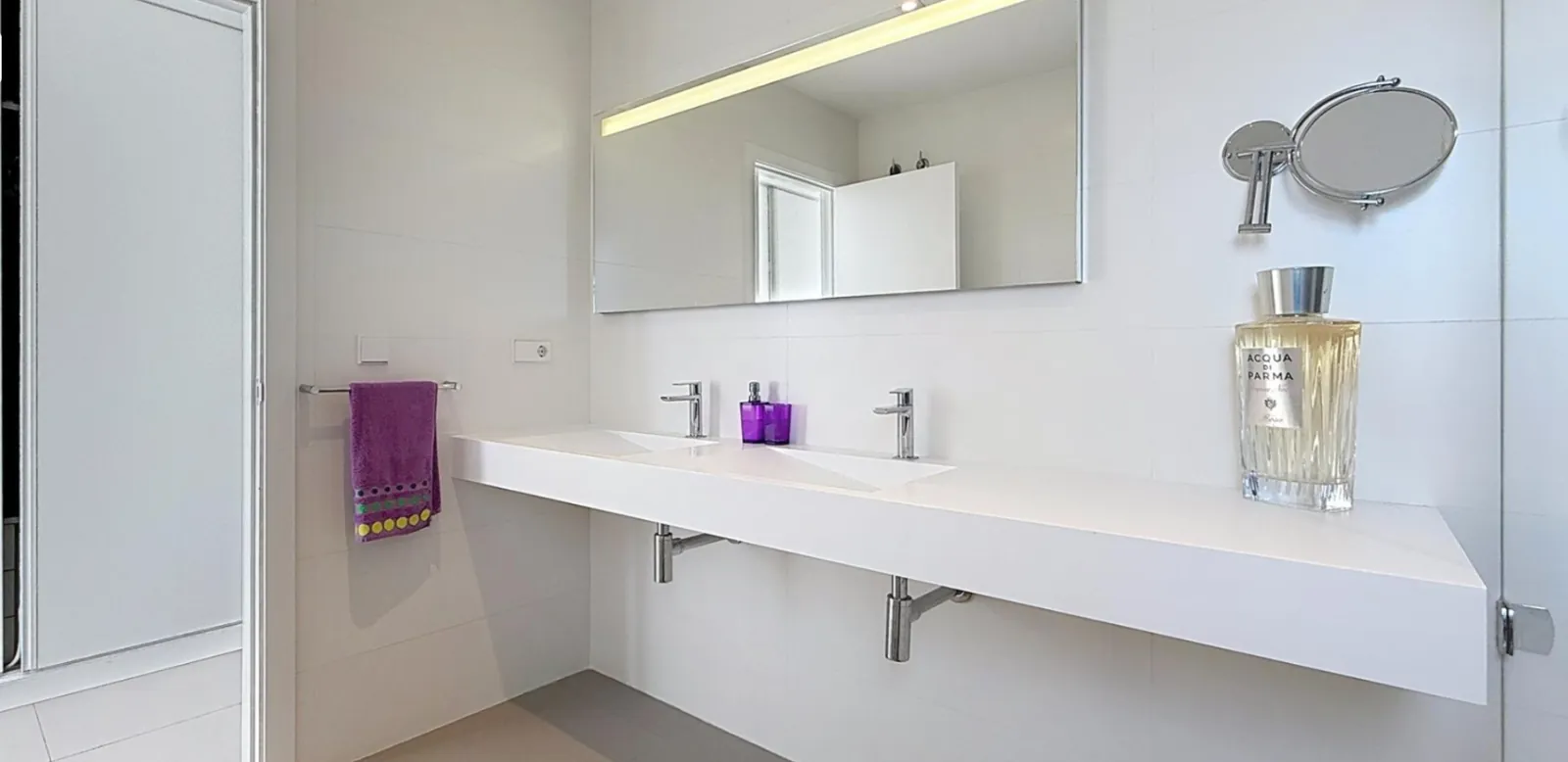 Villa moderna de lujo con vistas panorámicas al mar en zona residencial de Moraira