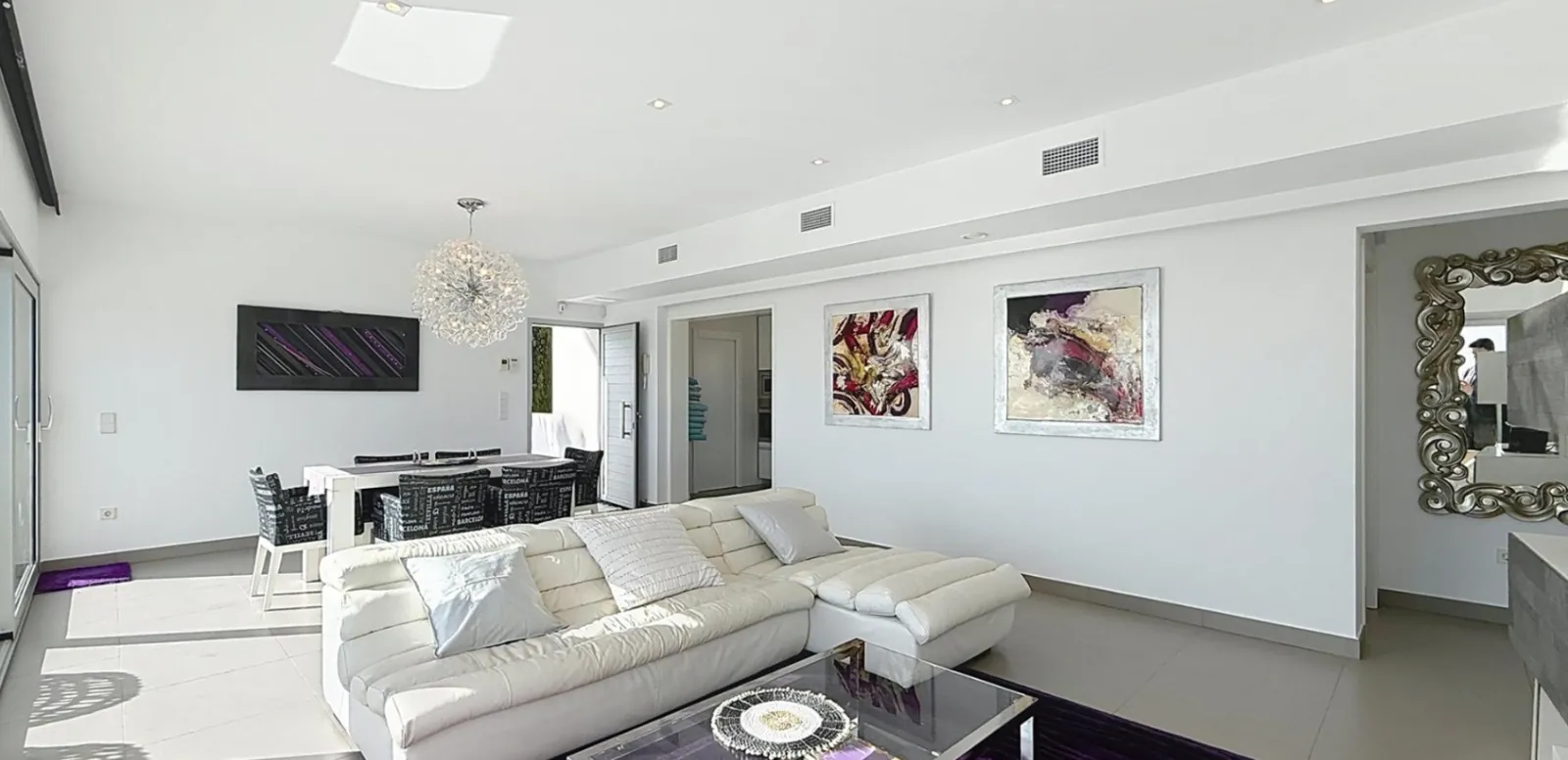 Villa moderna de lujo con vistas panorámicas al mar en zona residencial de Moraira