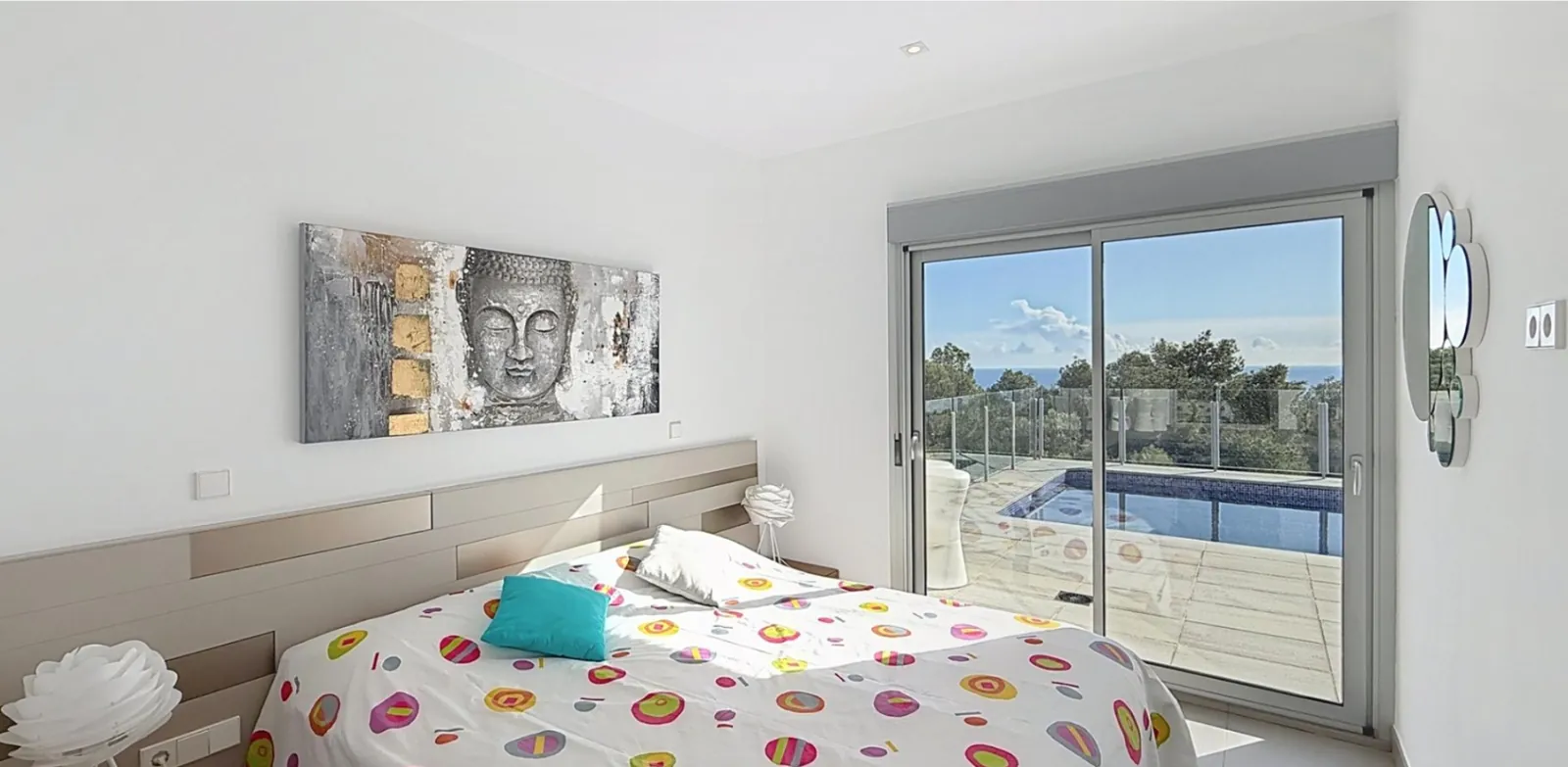 Villa moderna de lujo con vistas panorámicas al mar en zona residencial de Moraira