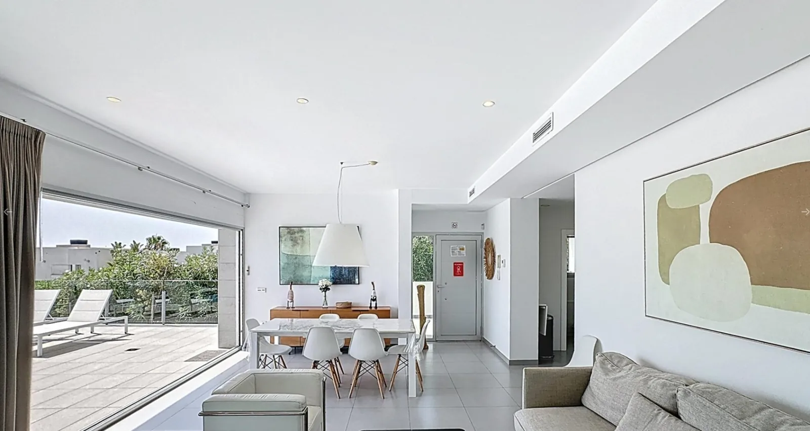 Villa moderna con vistas al mar en zona residencial de Moraira