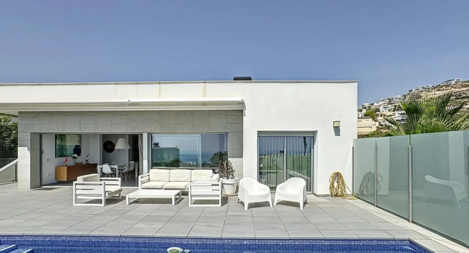 Villa moderna con vistas al mar en zona residencial de Moraira