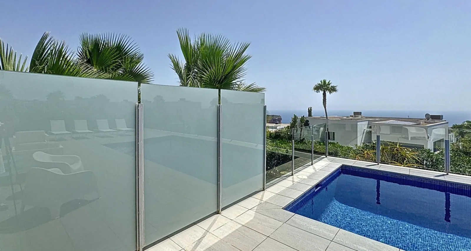 Villa moderna con vistas al mar en zona residencial de Moraira