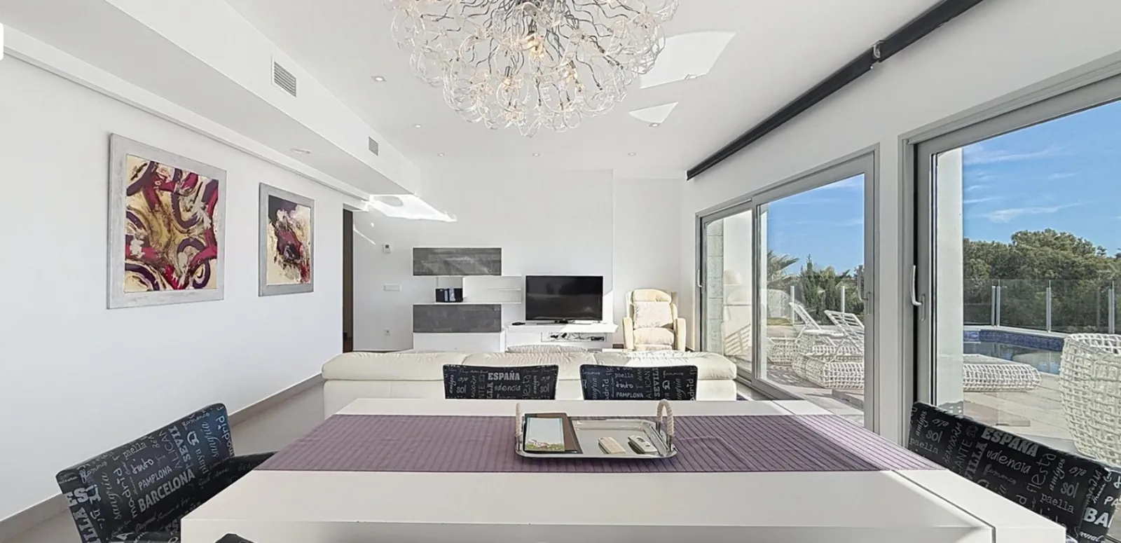Villa moderna de lujo con vistas panorámicas al mar en zona residencial de Moraira