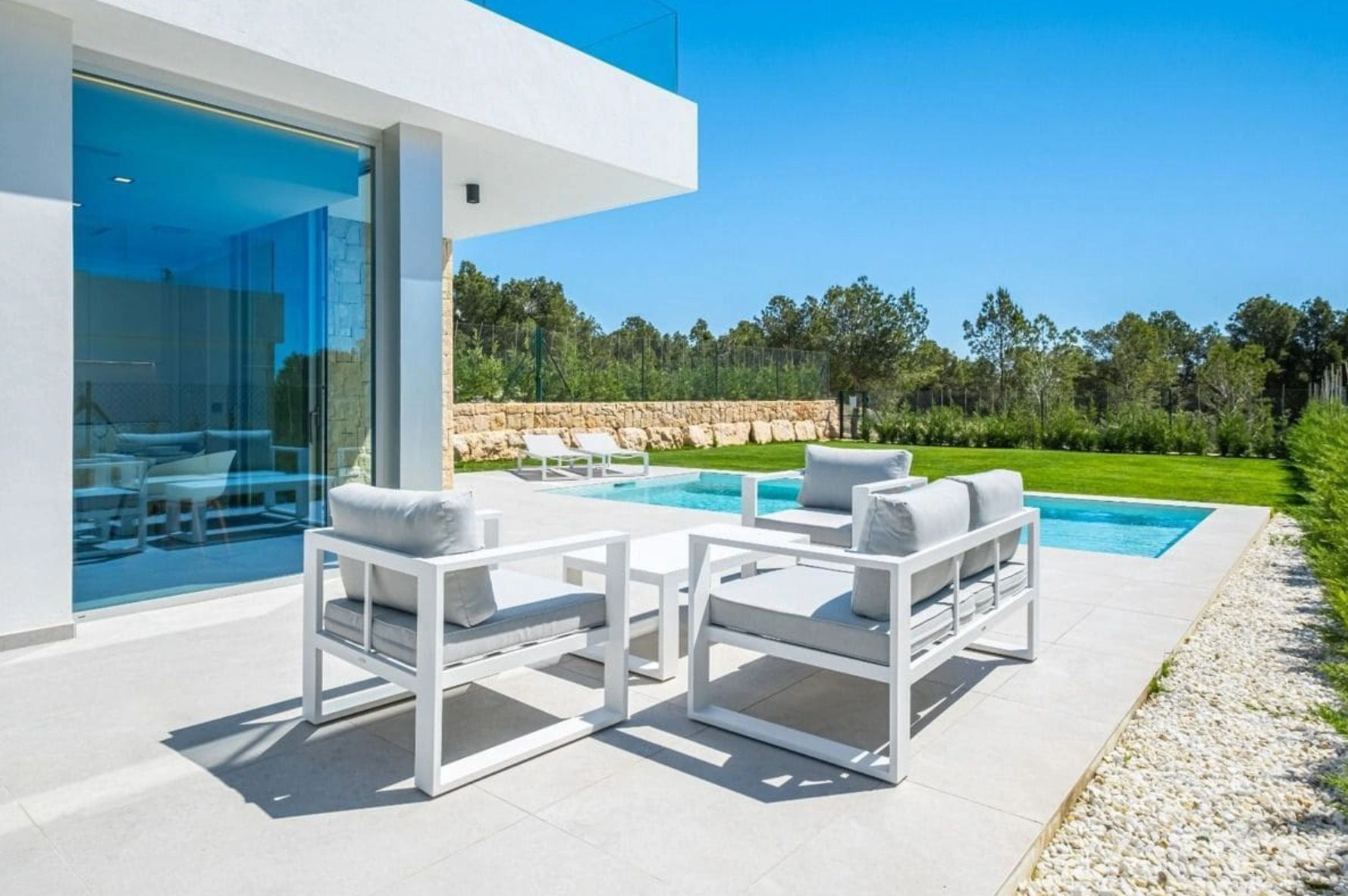 Moderne villa met zeezicht in Sierra Cortina Benidorm
