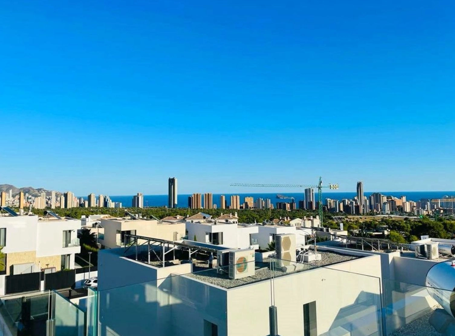 Exclusieve moderne villa met uitzicht op zee in Sierra Cortina Benidorm