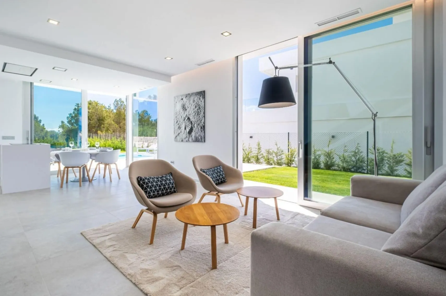 Moderne villa met zeezicht in Sierra Cortina Benidorm