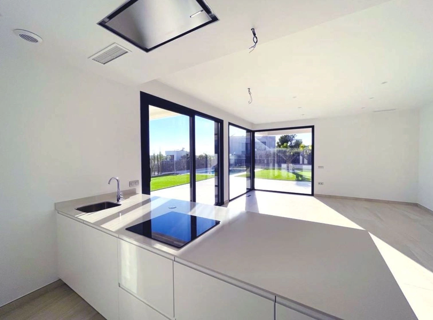 Exclusieve moderne villa met uitzicht op zee in Sierra Cortina Benidorm