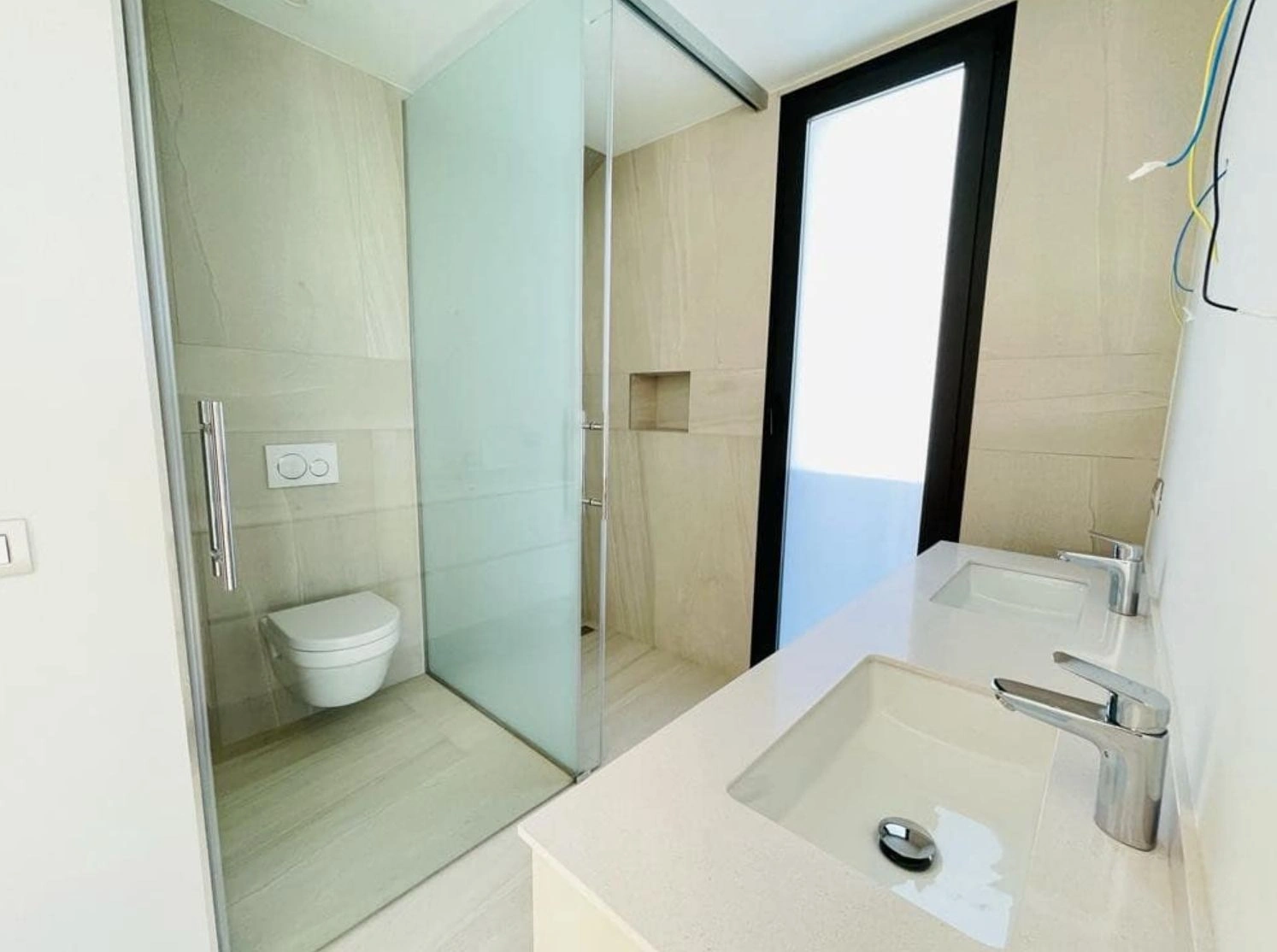 Exclusieve moderne villa met uitzicht op zee in Sierra Cortina Benidorm