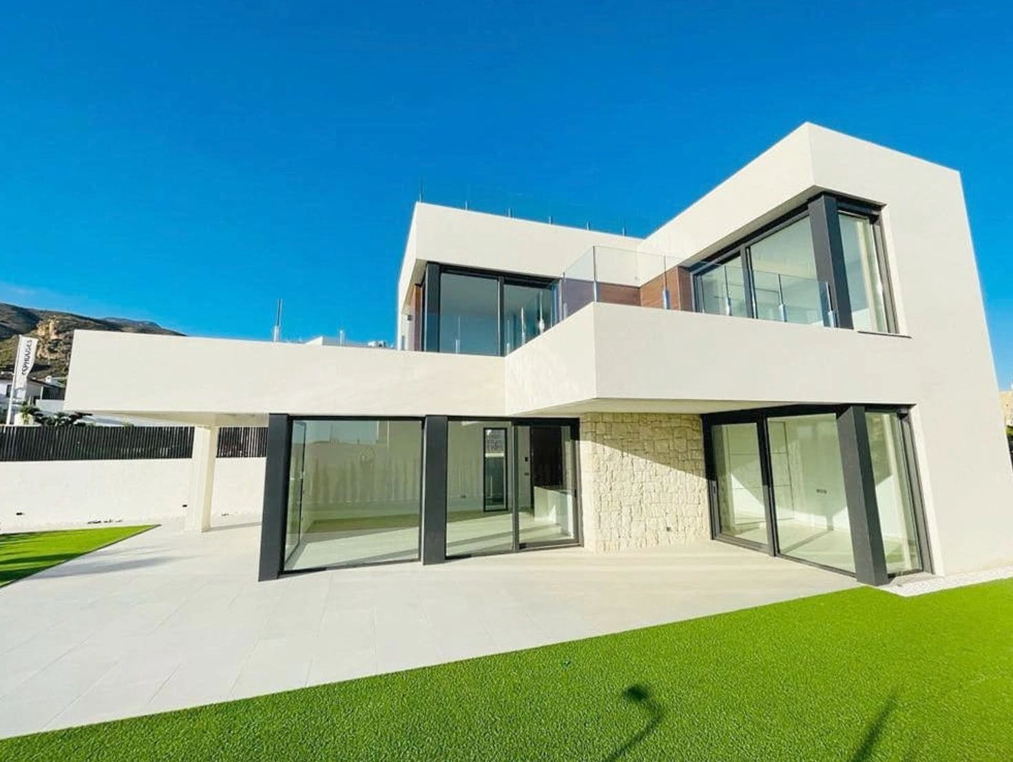 Exclusieve moderne villa met uitzicht op zee in Sierra Cortina Benidorm
