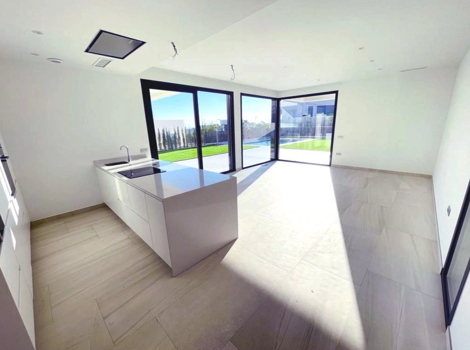 Exclusieve moderne villa met uitzicht op zee in Sierra Cortina Benidorm