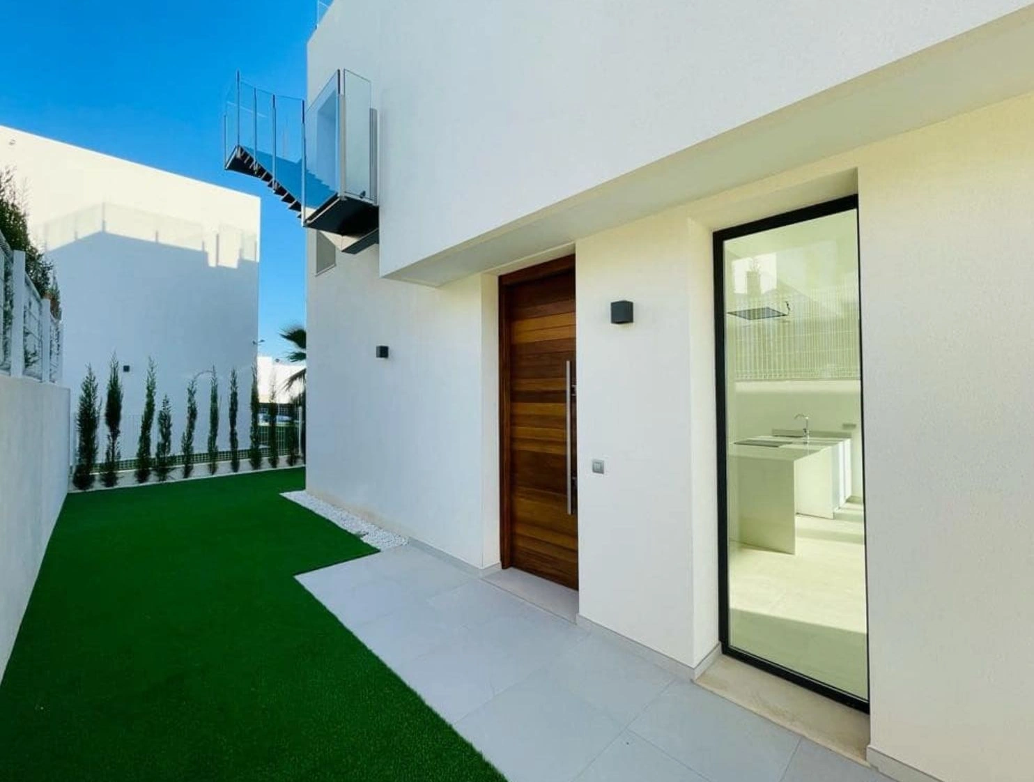 Exclusieve moderne villa met uitzicht op zee in Sierra Cortina Benidorm