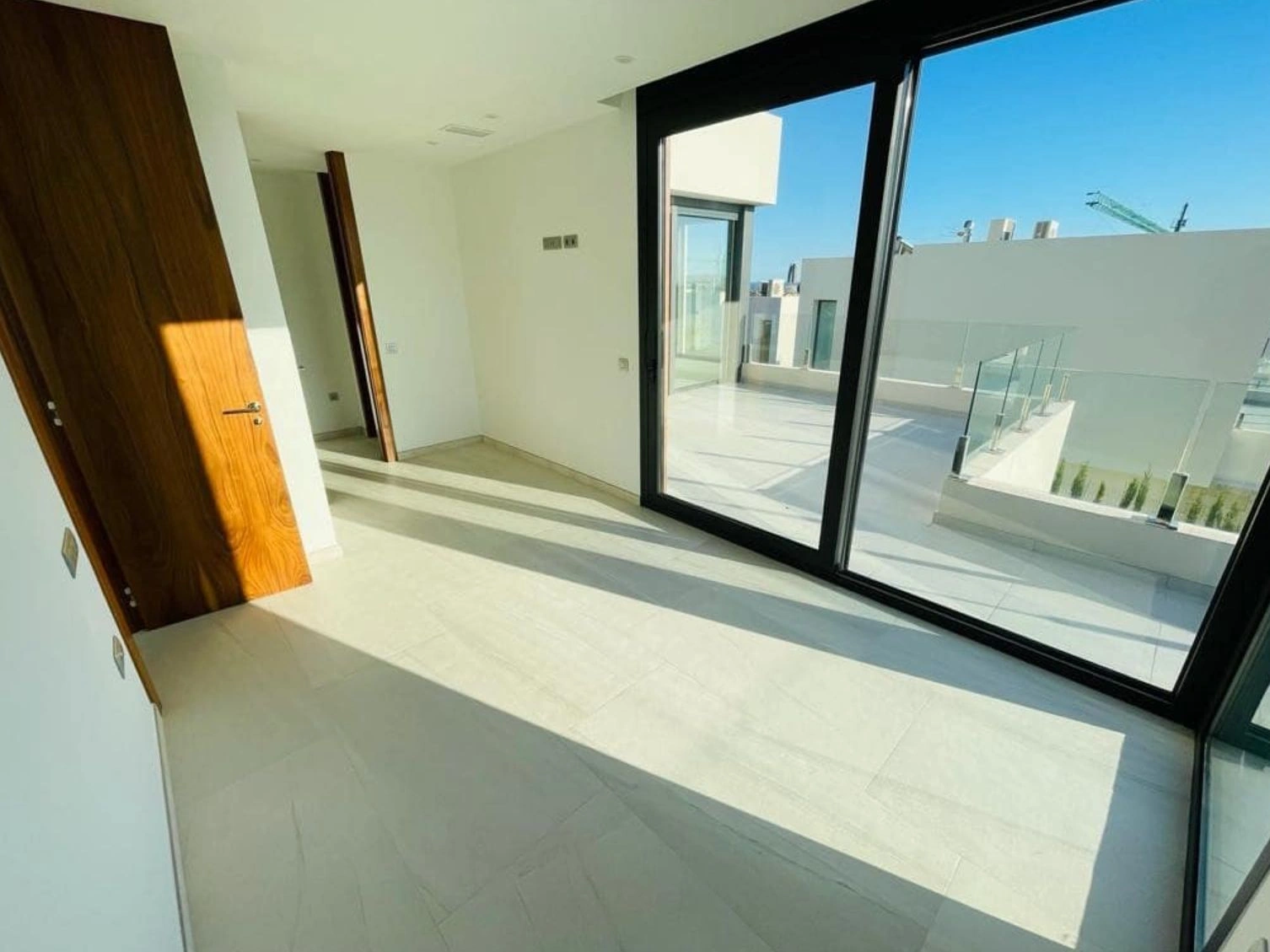 Exclusieve moderne villa met uitzicht op zee in Sierra Cortina Benidorm