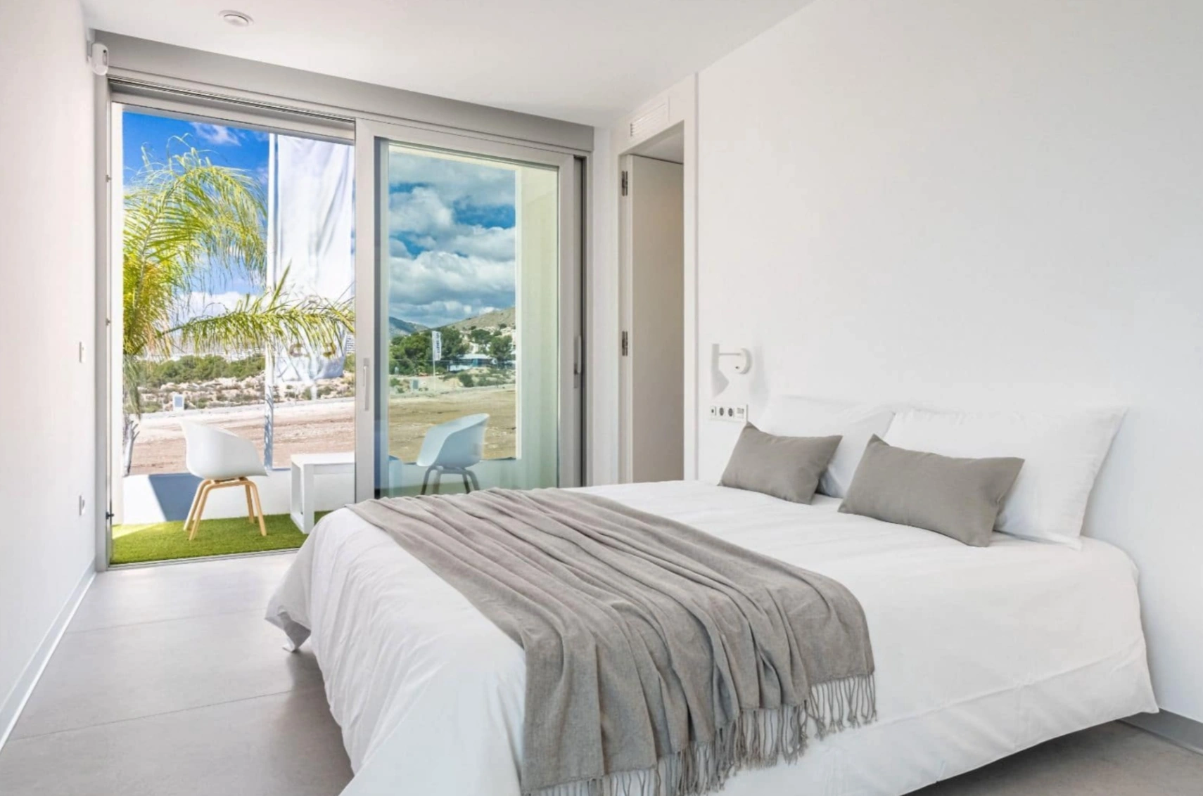 Moderne villa met zeezicht in Sierra Cortina Benidorm
