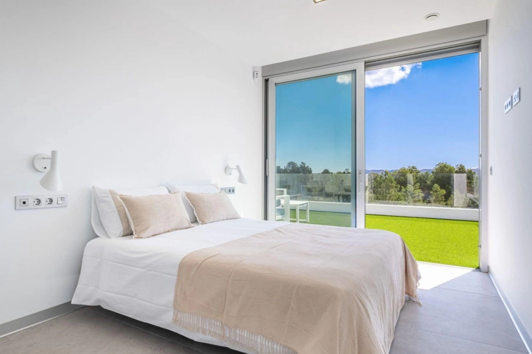 Moderne villa met zeezicht in Sierra Cortina Benidorm