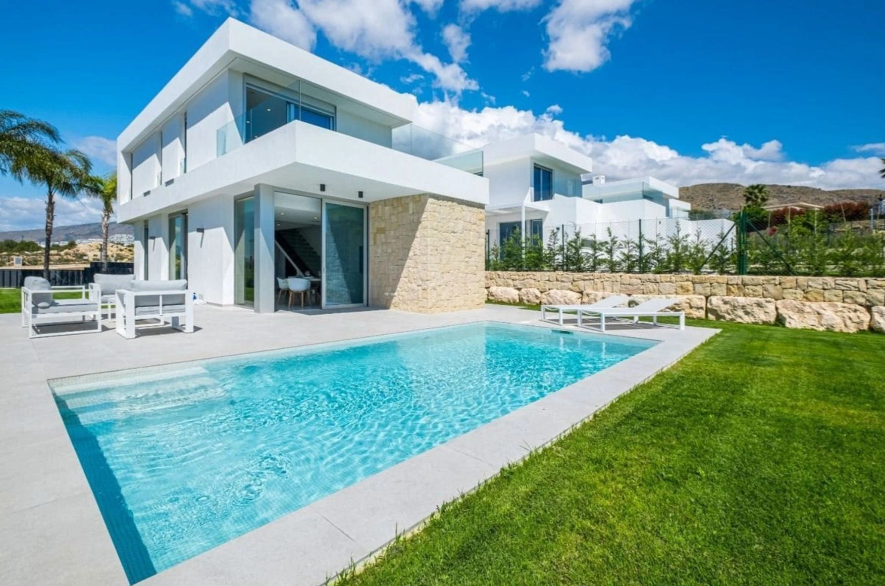 Moderne villa met zeezicht in Sierra Cortina Benidorm
