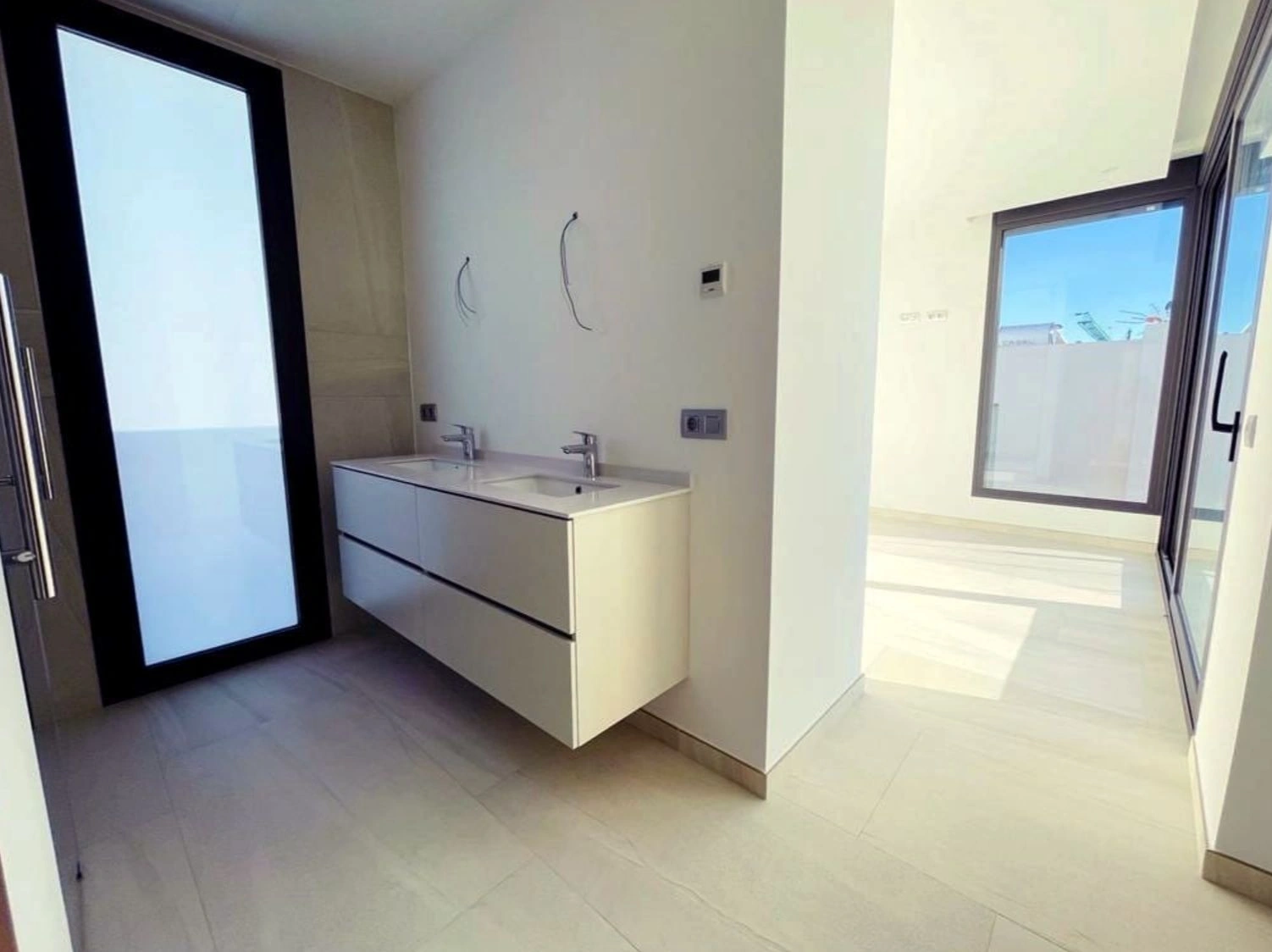 Exclusieve moderne villa met uitzicht op zee in Sierra Cortina Benidorm