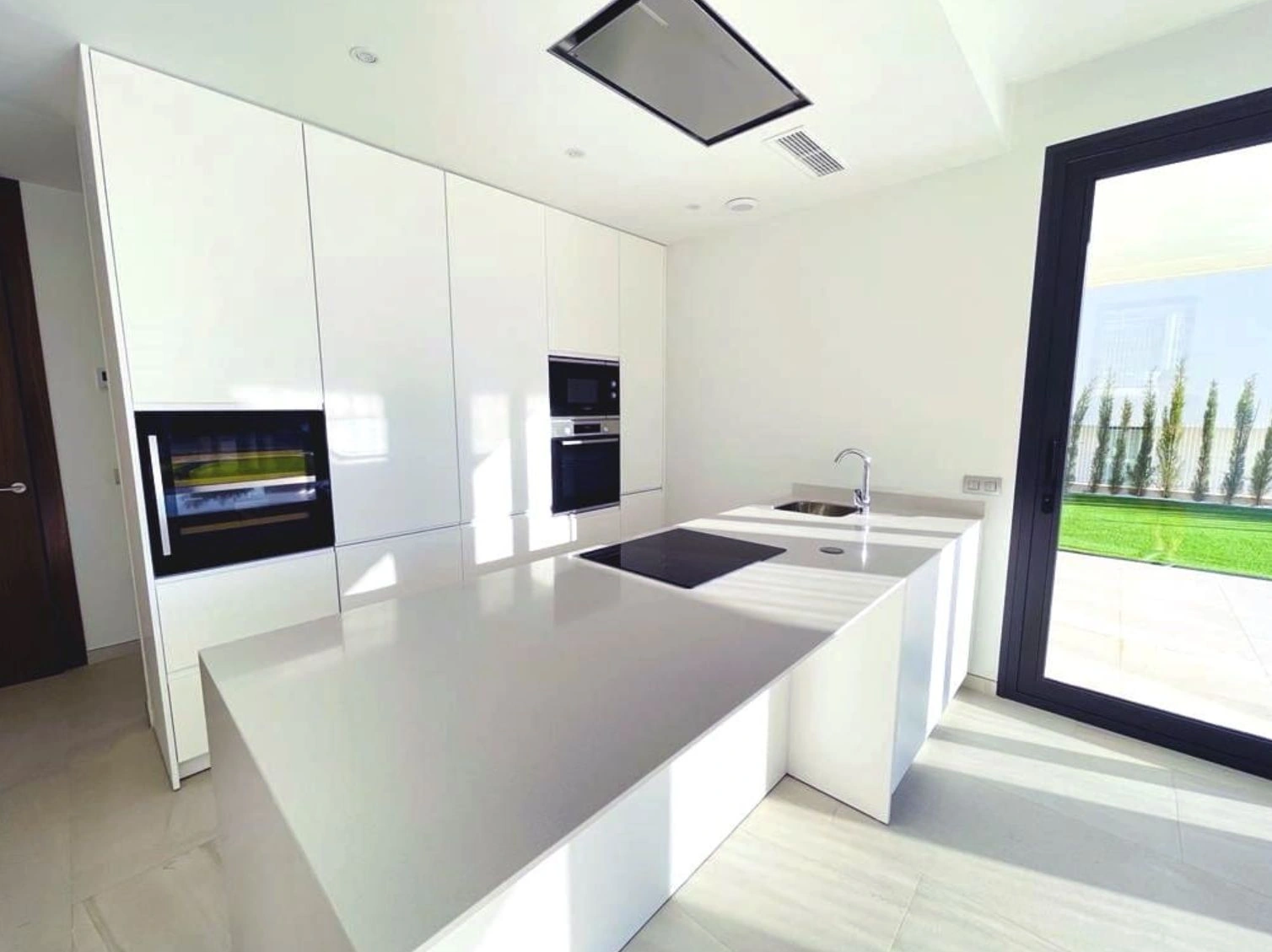 Exclusieve moderne villa met uitzicht op zee in Sierra Cortina Benidorm