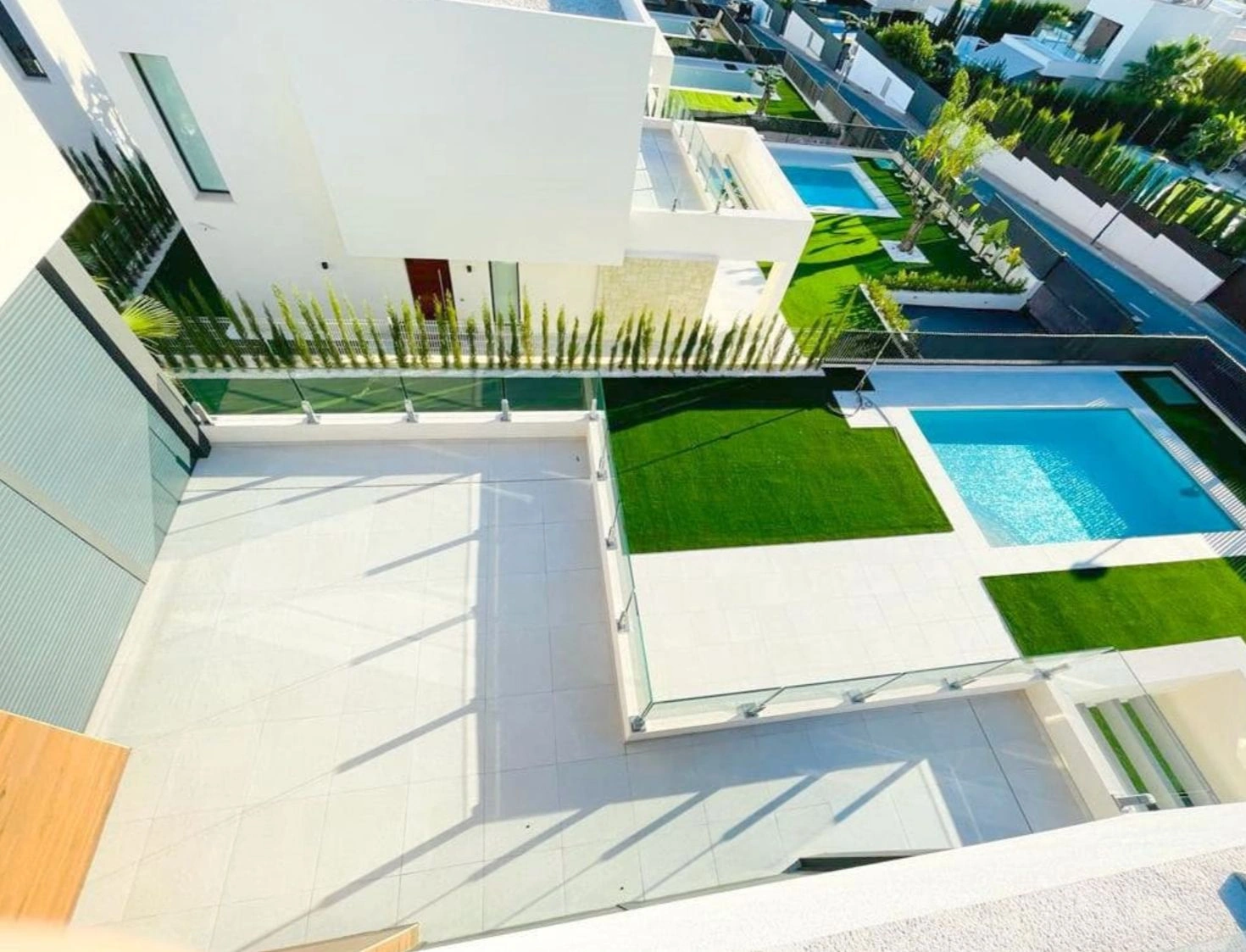 Exclusieve moderne villa met uitzicht op zee in Sierra Cortina Benidorm
