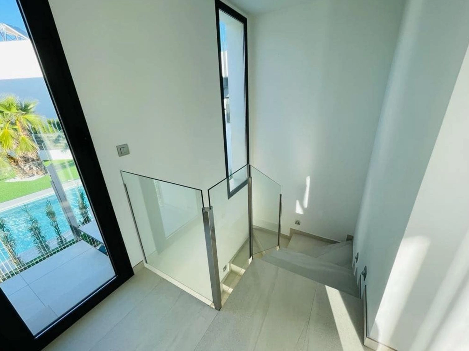 Exclusieve moderne villa met uitzicht op zee in Sierra Cortina Benidorm