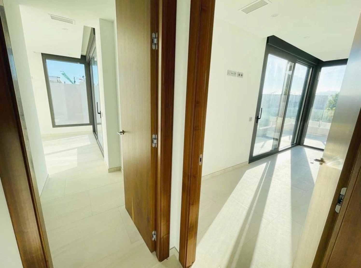 Exclusieve moderne villa met uitzicht op zee in Sierra Cortina Benidorm