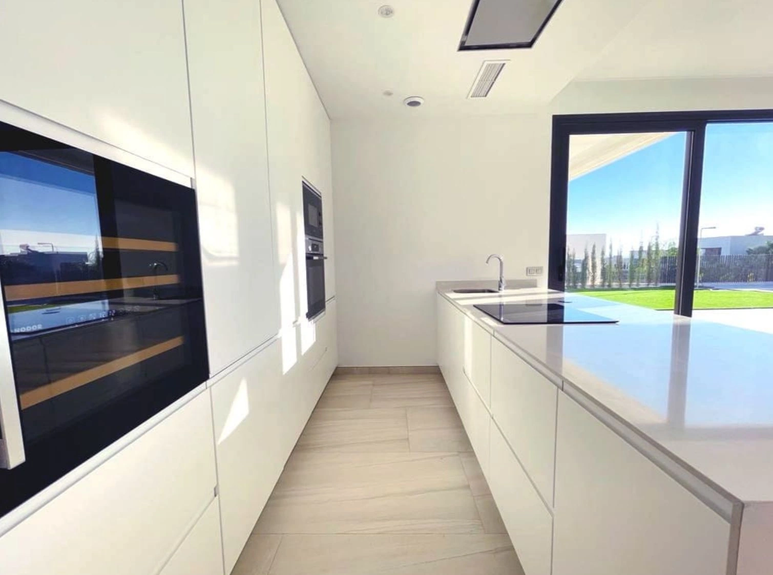 Exclusieve moderne villa met uitzicht op zee in Sierra Cortina Benidorm