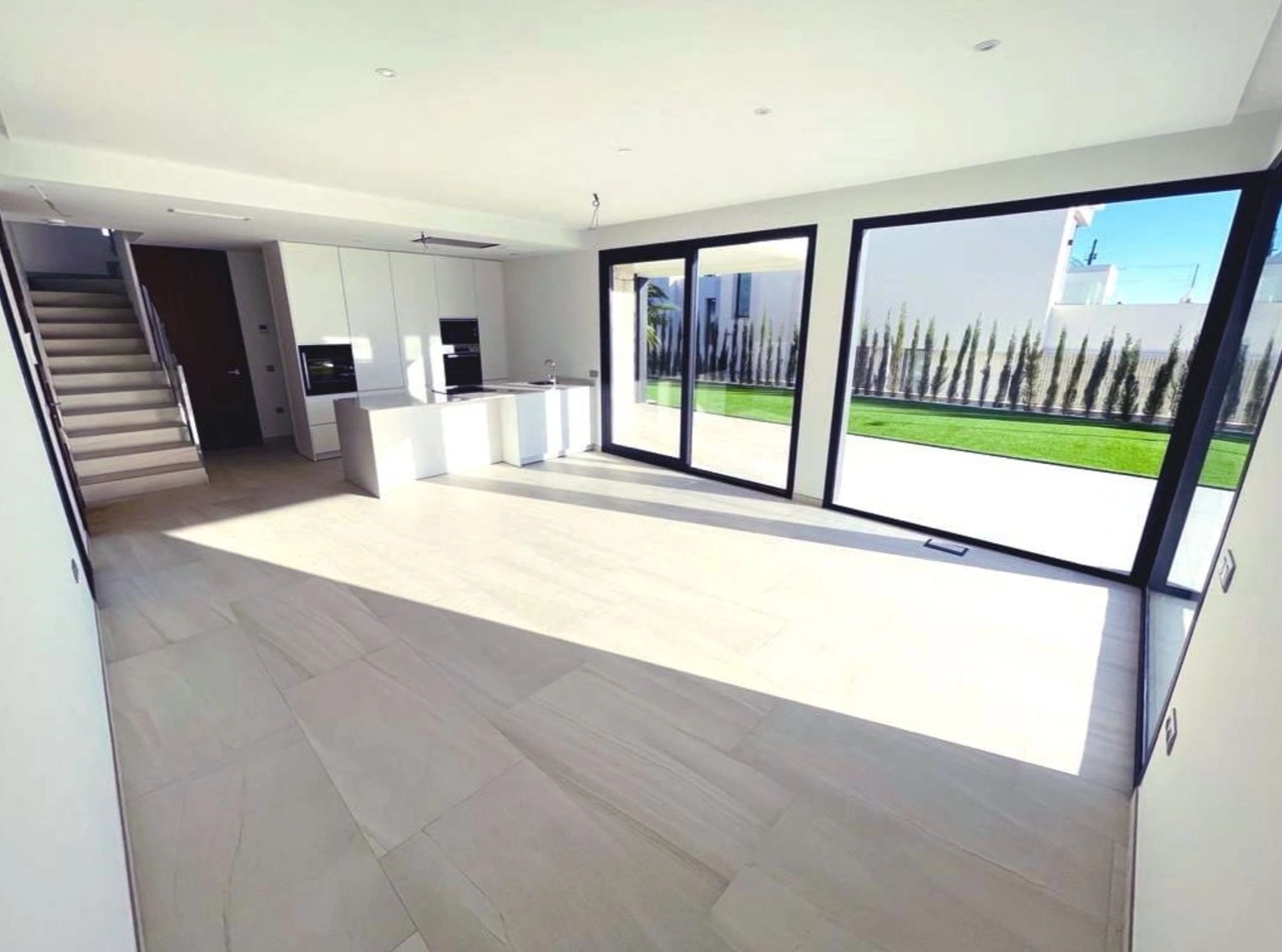 Exclusieve moderne villa met uitzicht op zee in Sierra Cortina Benidorm