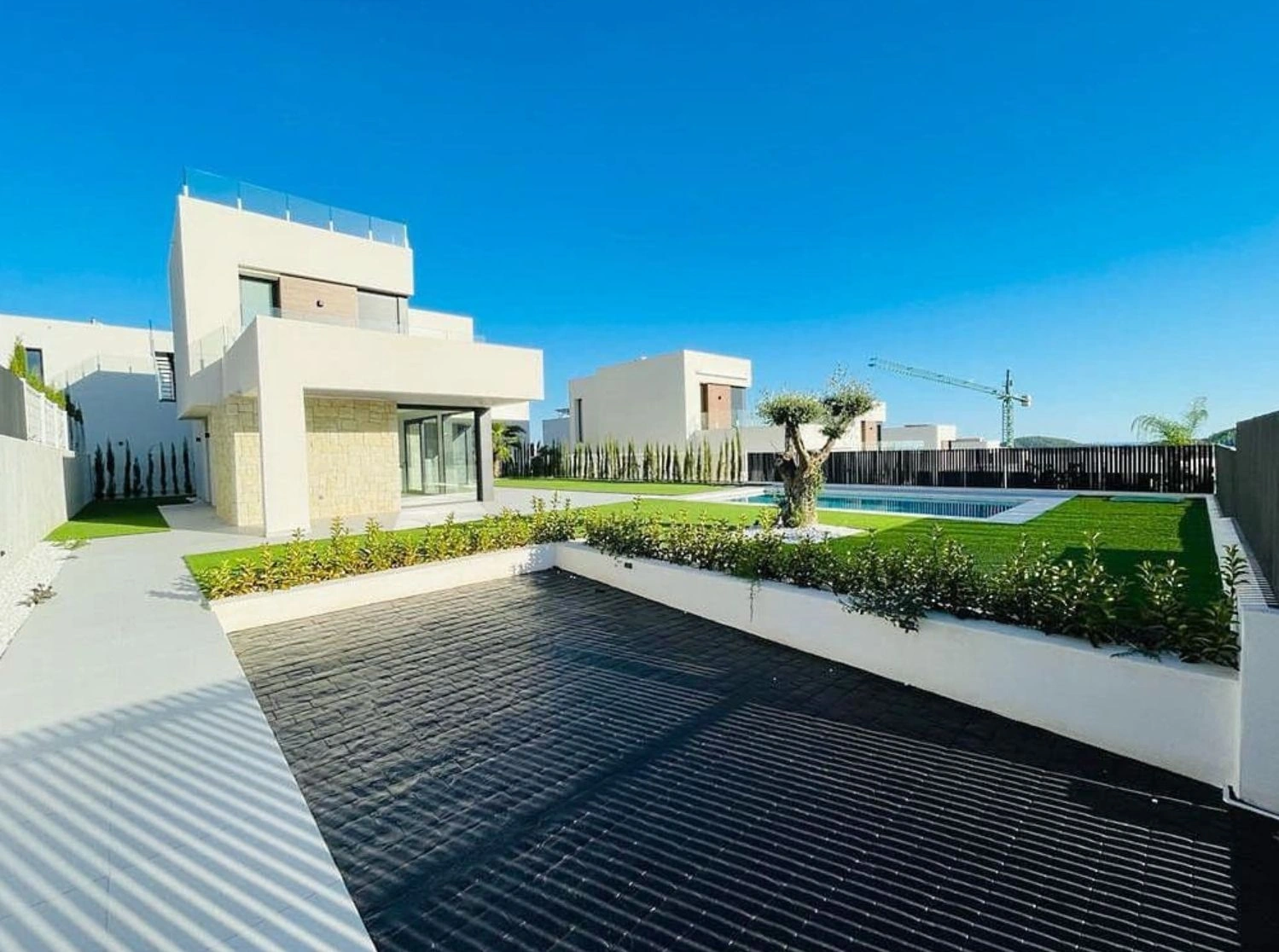 Exclusieve moderne villa met uitzicht op zee in Sierra Cortina Benidorm