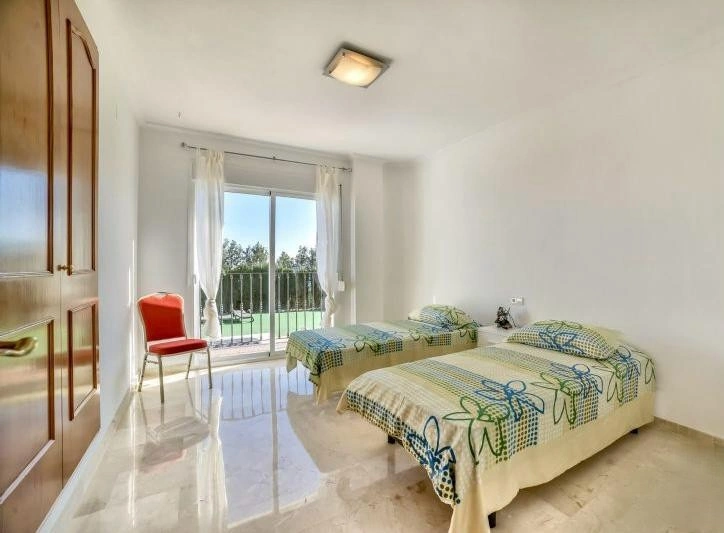 VILLA ALTEA HILLS : VUES PANORAMIQUE SUR LA MER ET PISCINE PRIVÉE.
