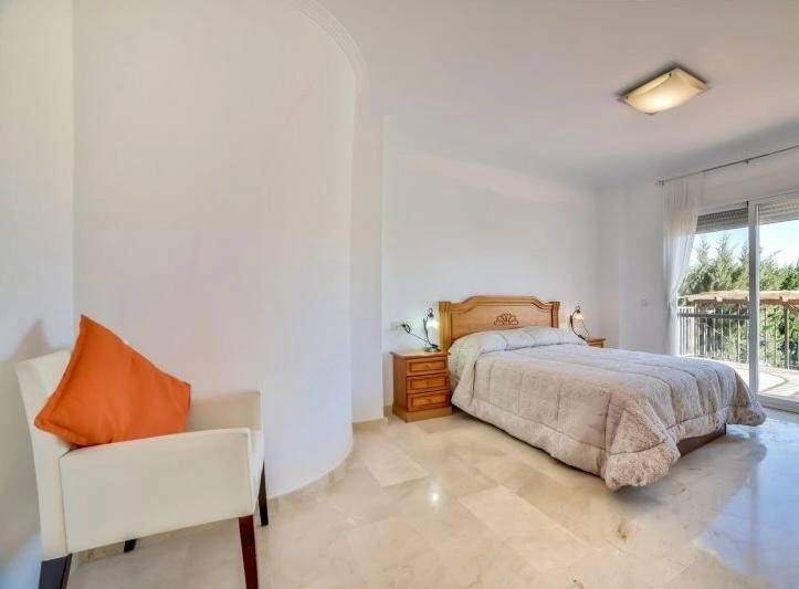 VILLA ALTEA HILLS : VUES PANORAMIQUE SUR LA MER ET PISCINE PRIVÉE.