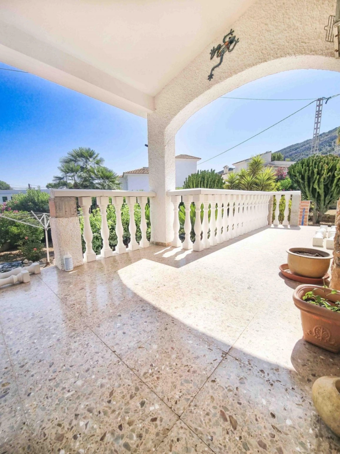 Grand chalet indépendant avec piscine privée et garage sur un terrain de 750 m² à El Albir.