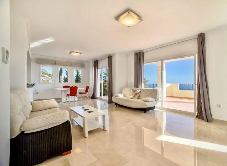 VILLA ALTEA HILLS : VUES PANORAMIQUE SUR LA MER ET PISCINE PRIVÉE.