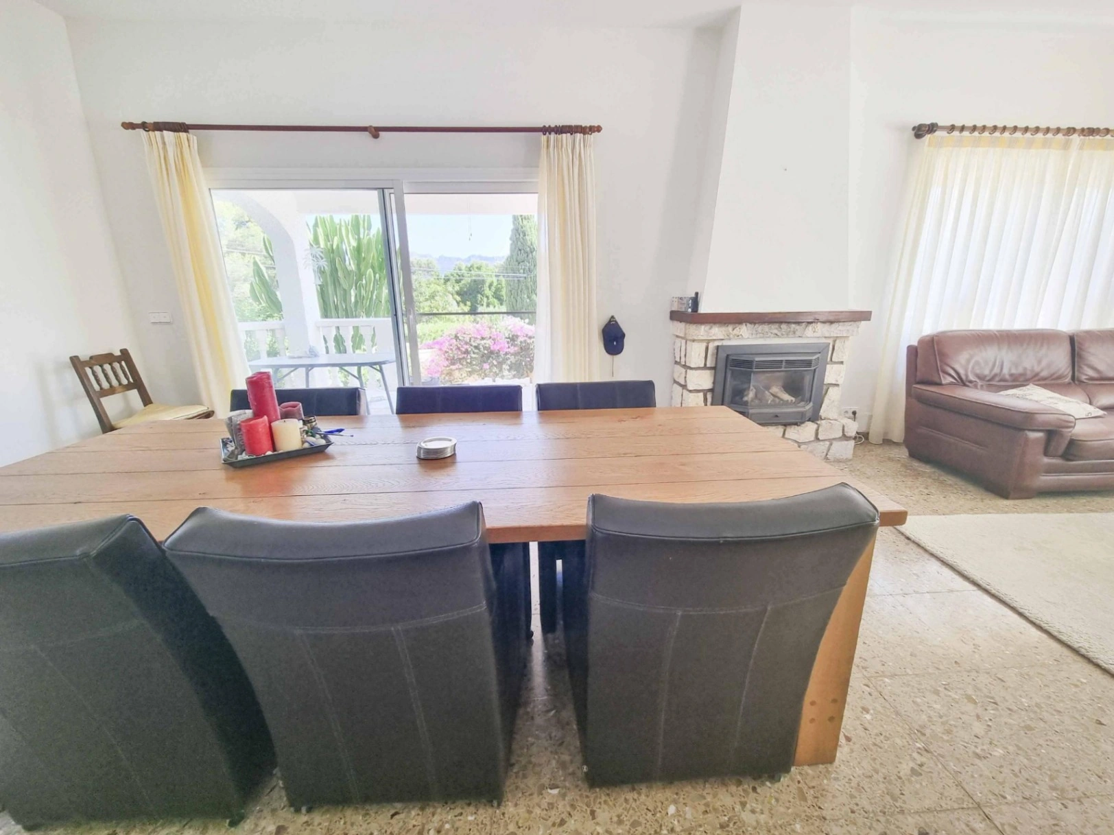 Grand chalet indépendant avec piscine privée et garage sur un terrain de 750 m² à El Albir.