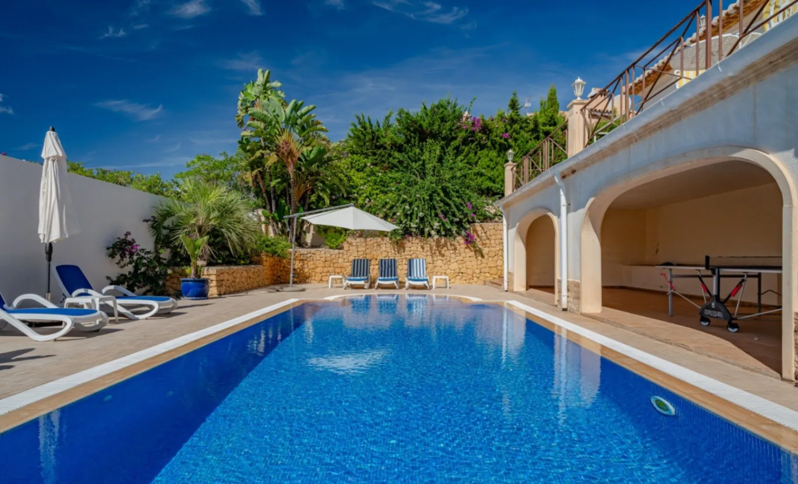 Venta de chalet en Moraira con 3 habitaciones y piscina
