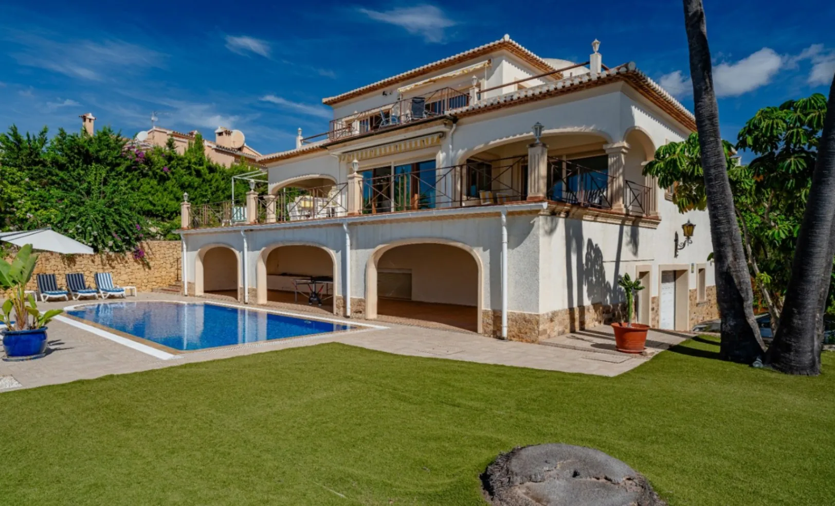 Venta de chalet en Moraira con 3 habitaciones y piscina