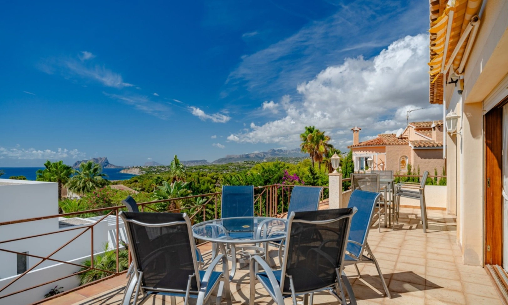 Venta de chalet en Moraira con 3 habitaciones y piscina