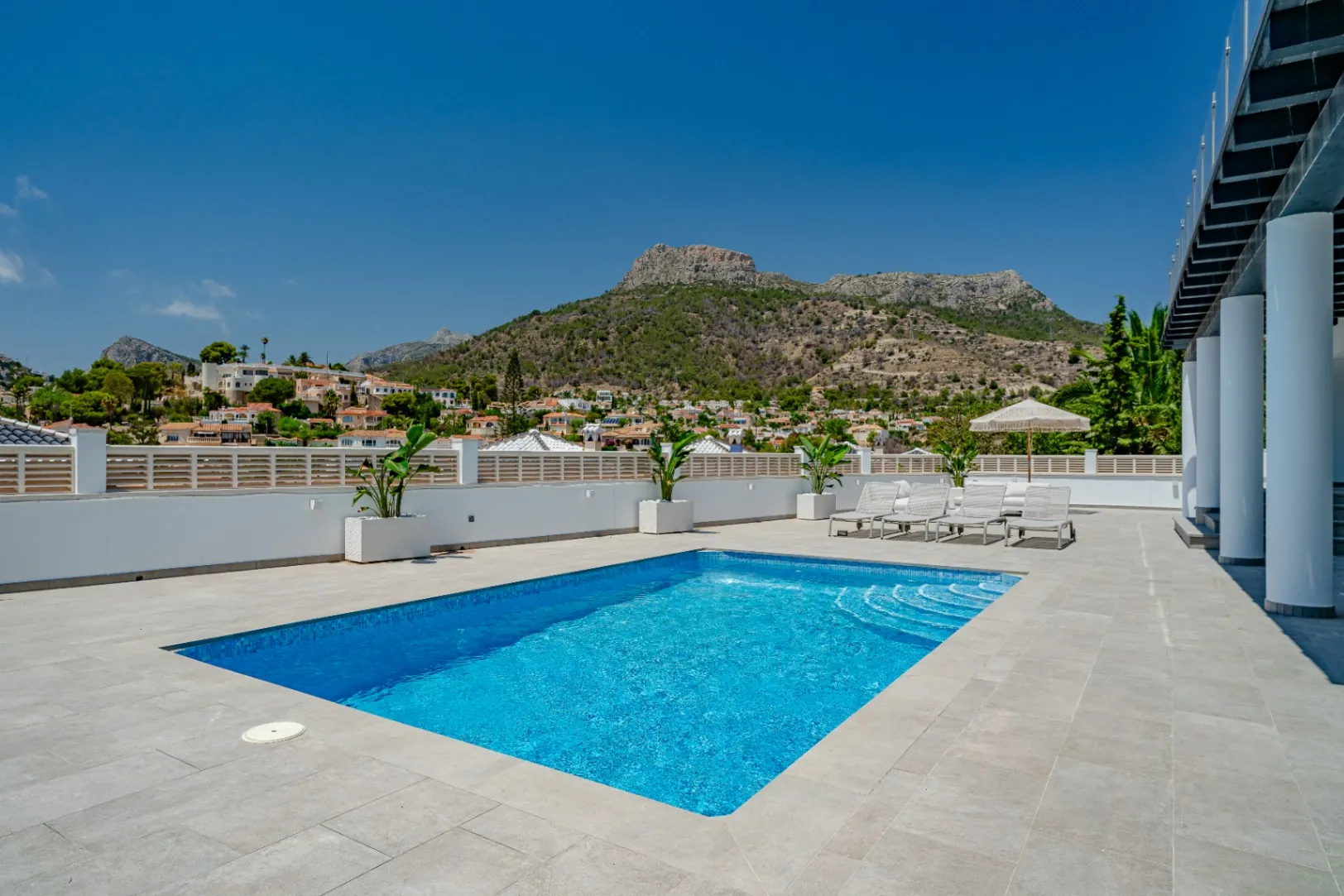 VILLA MODERNA CON VISTA AL MAR EN CALPE