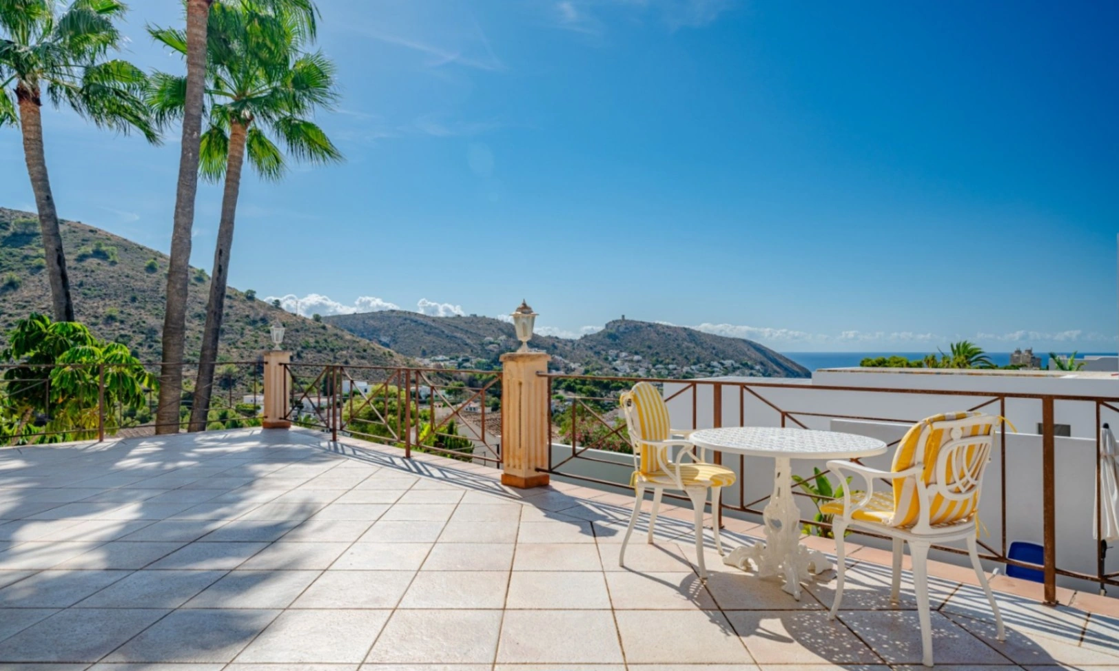 Venta de chalet en Moraira con 3 habitaciones y piscina