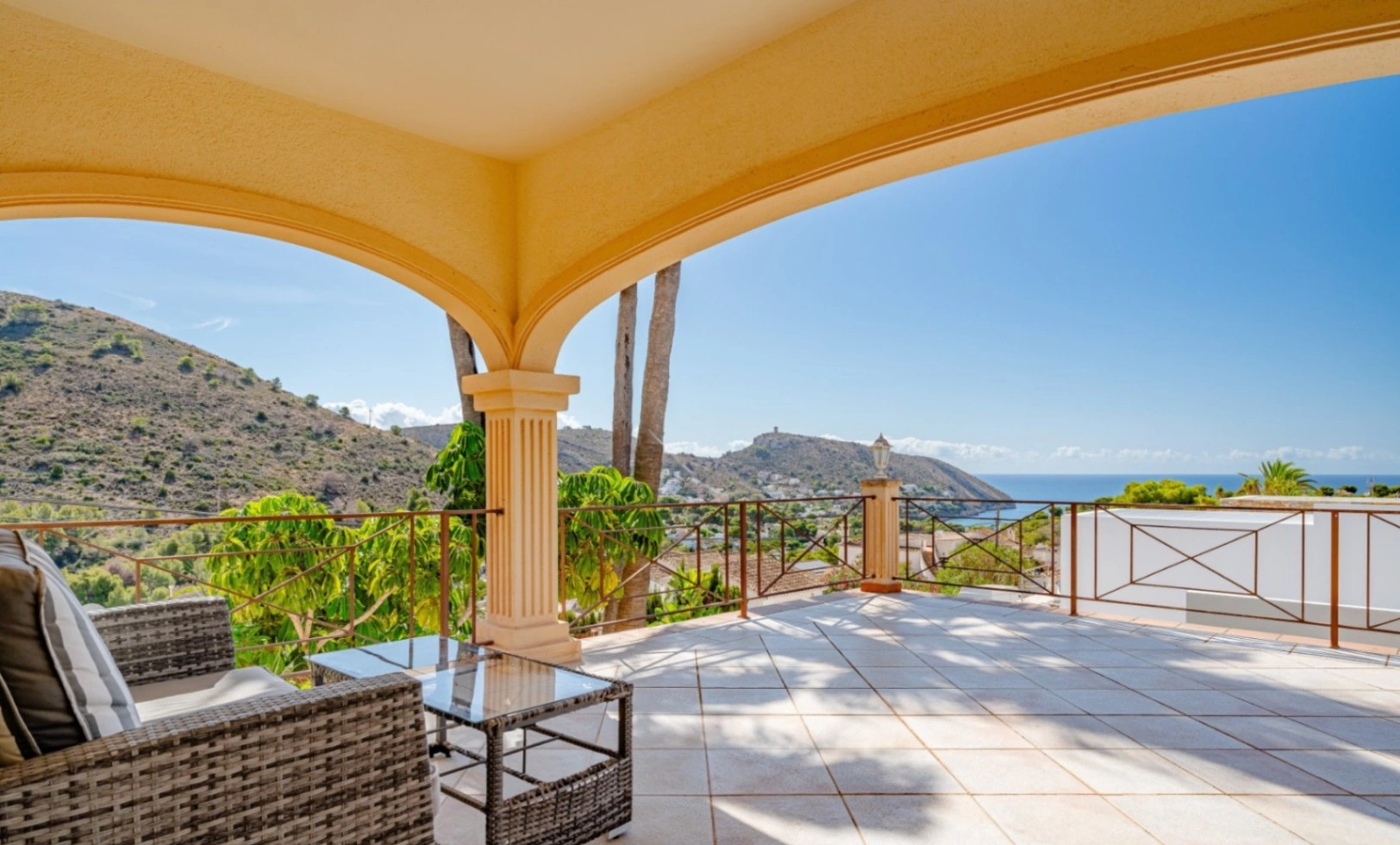 Venta de chalet en Moraira con 3 habitaciones y piscina