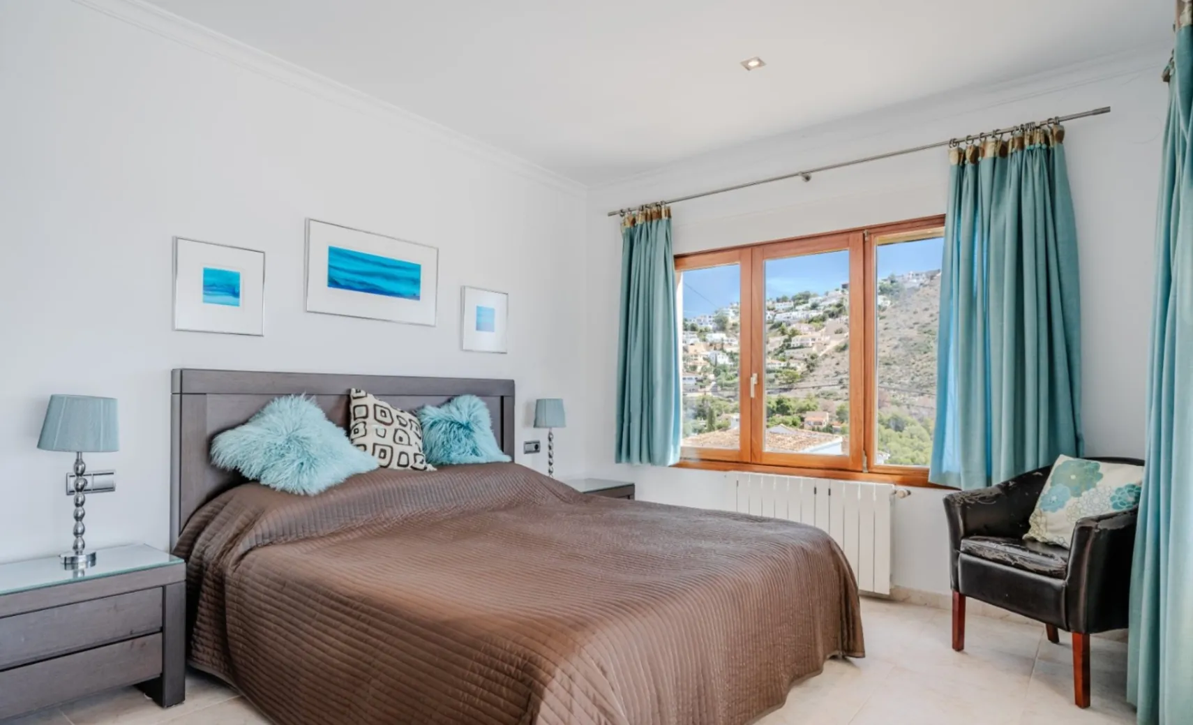 Venta de chalet en Moraira con 3 habitaciones y piscina