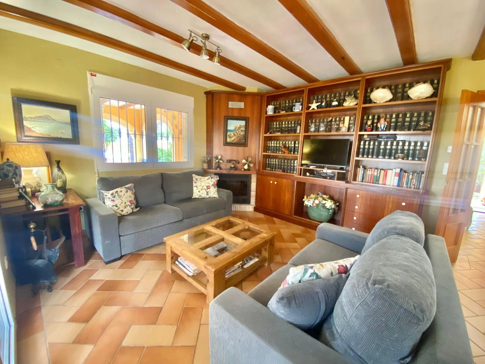Classic villa located in Las Rotas in Dénia, 120 m from the sea.