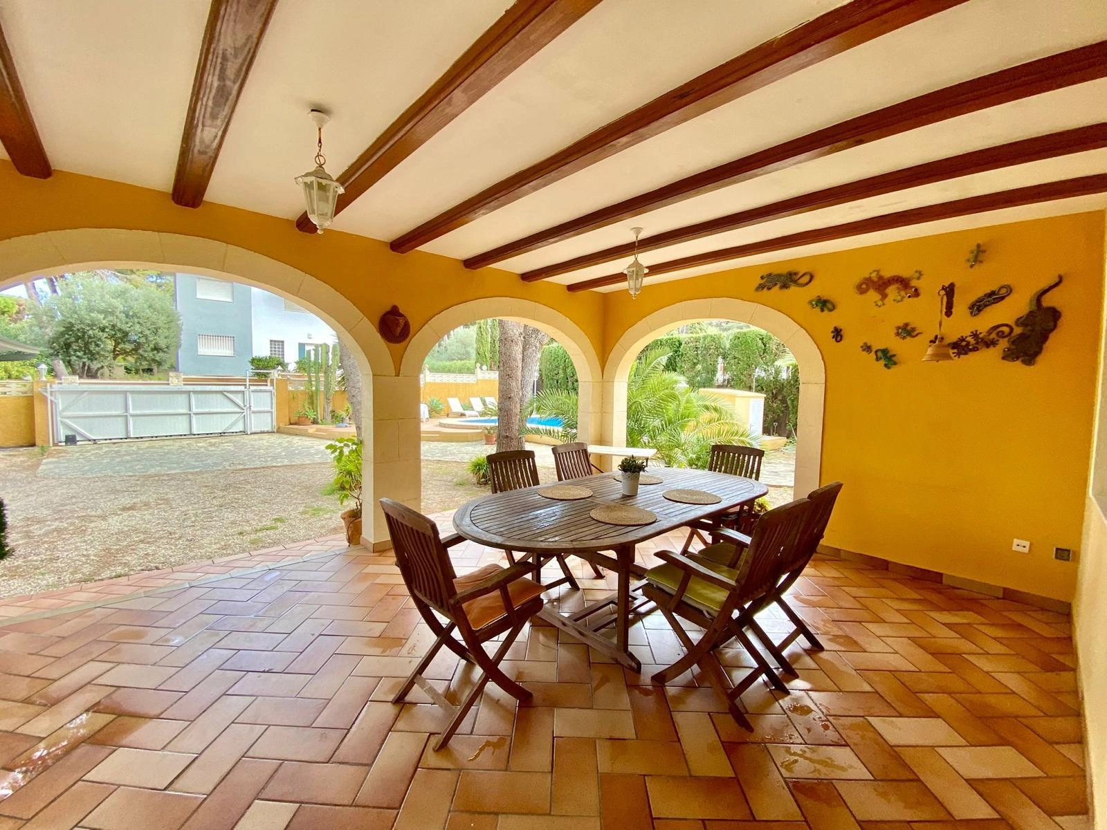 Classic villa located in Las Rotas in Dénia, 120 m from the sea.